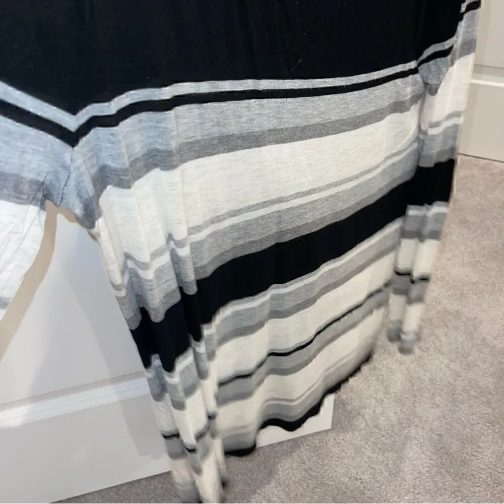 Vince Black & Gray Engineered Striped T-Shirt - Picture 6 of 6